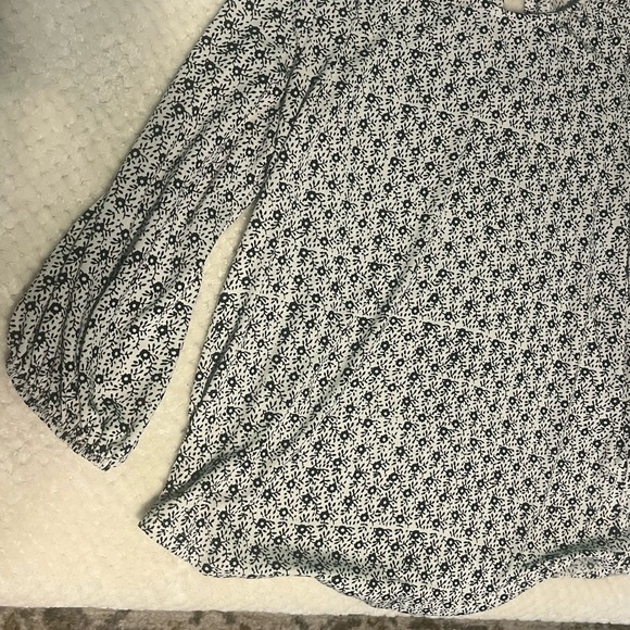 Adrianna Papell Blouse Long Peasant Sleeve Round Neck White and Black Medium - Picture 7 of 8